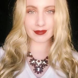 Meet your Posher, Holly